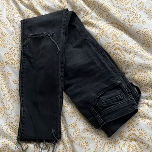 Gently used. Madewell Raw Hem 9" High Rise Skinny Size26